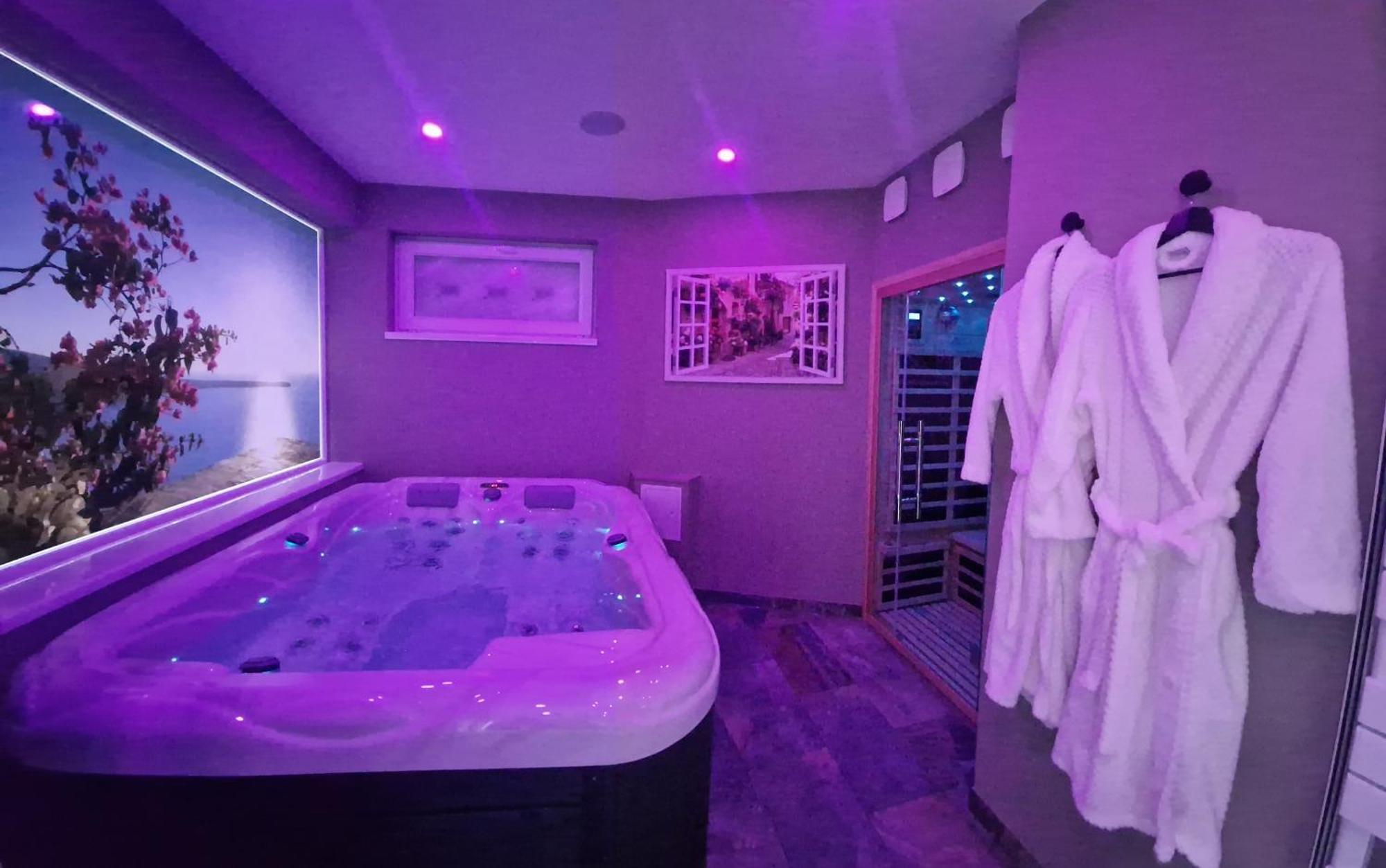 & Sauna Lin Pour L'autre Apartment *